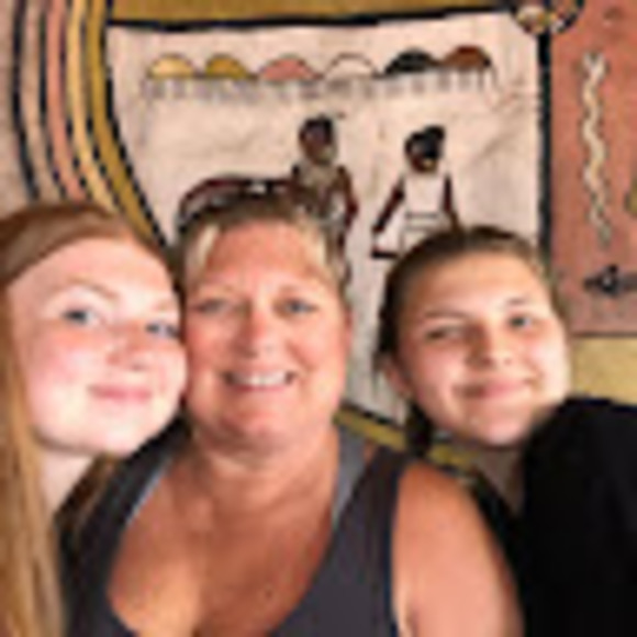Meet your Posher, Lisa - Picture 1 of 1